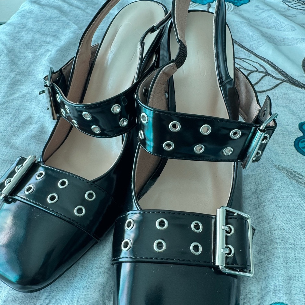 Black Buckle Strap Women's Shoes ( brand new)